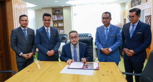 KUNJUNGAN HORMAT & PENYERAHAN SURAT PELANTIKAN AHLI LEMBAGA PENGARAH & PROFESSOR ADJUNG UNIVERSITI MALAYSIA KELANTAN (UMK)